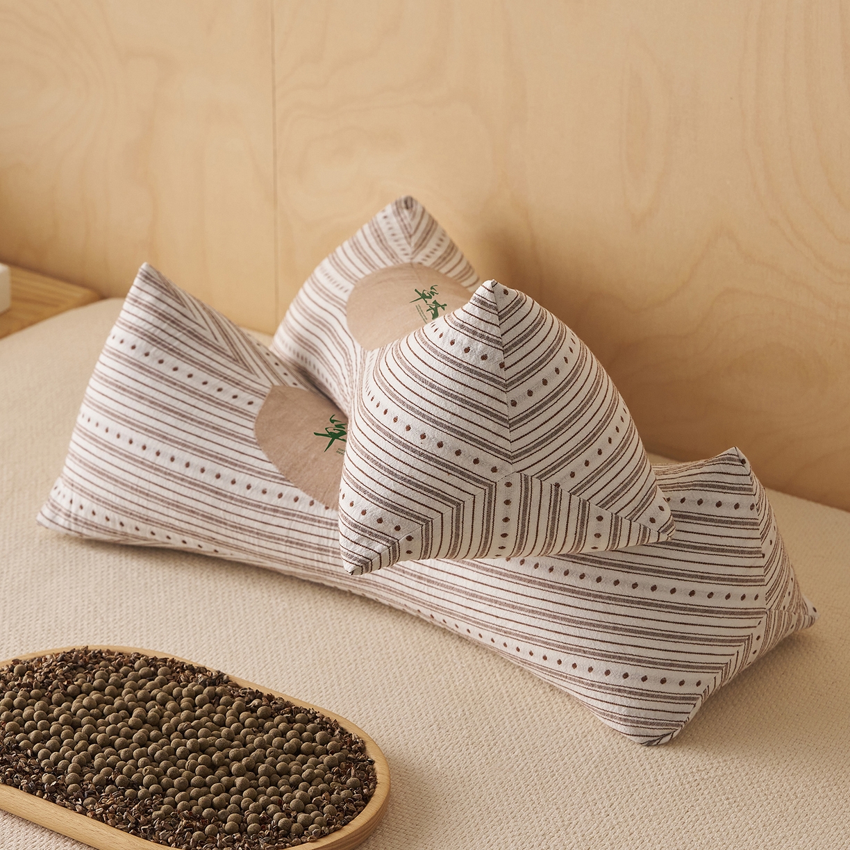 91家纺网 家纺一手货源 找家纺 乐可 2026新款彩条三角枕荞麦枕香丸枕枕头枕芯 彩条三角枕-香丸款-棕