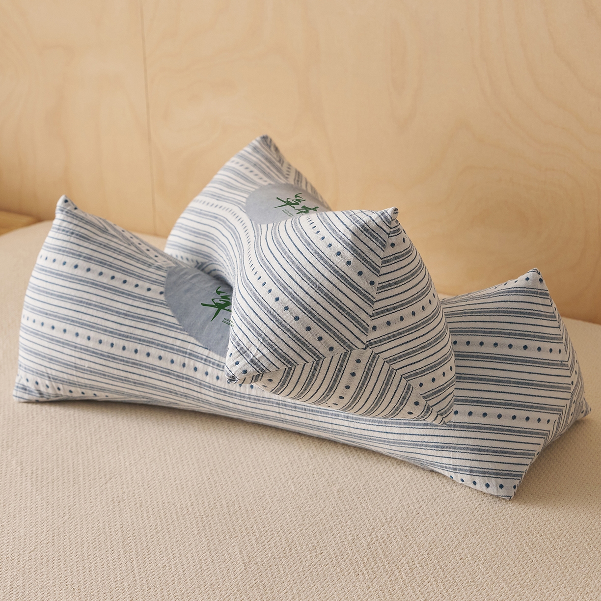 91家纺网 家纺一手货源 找家纺 乐可 2026新款彩条三角枕荞麦枕香丸枕枕头枕芯 彩条三角枕-荞麦款-蓝