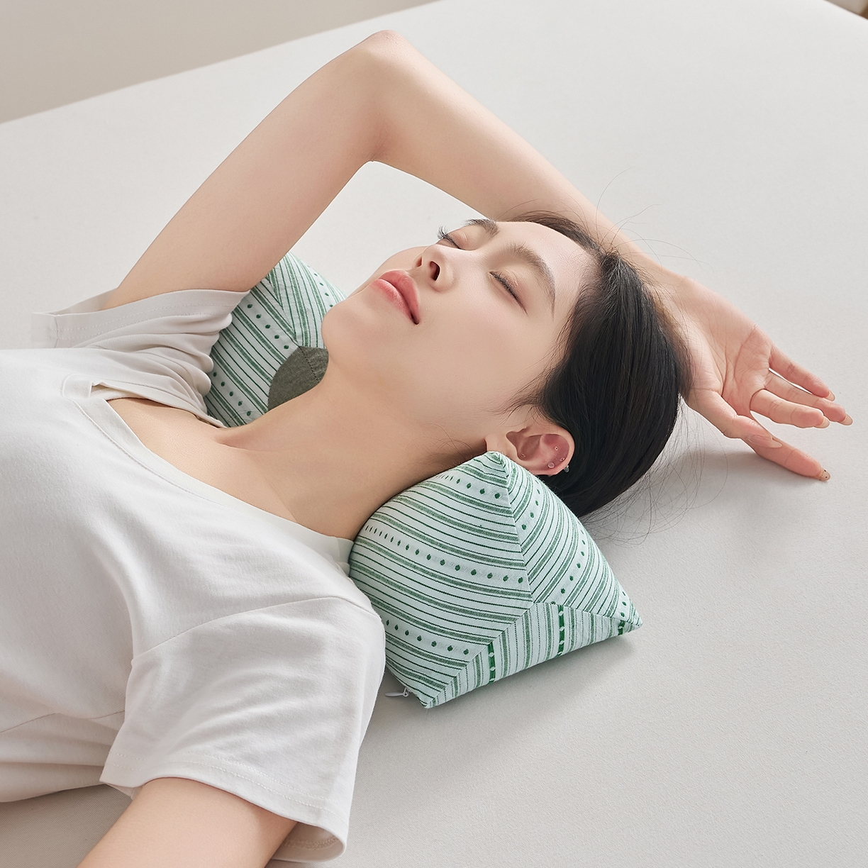 91家纺网 家纺一手货源 找家纺 乐可 2026新款彩条三角枕荞麦枕香丸枕枕头枕芯 彩条三角枕-香丸款-绿