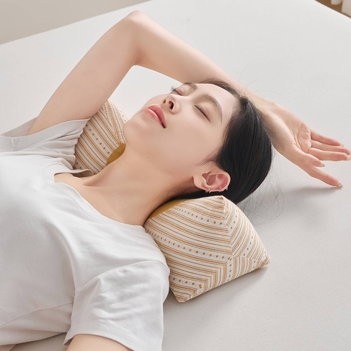 91家纺网 家纺一手货源 找家纺 乐可 2026新款彩条三角枕荞麦枕香丸枕枕头枕芯 彩条三角枕-荞麦款-黄