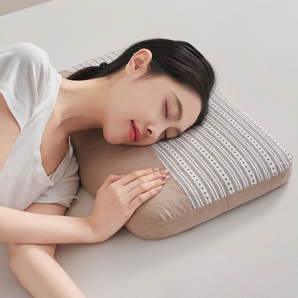 91家纺网 家纺一手货源 找家纺 乐可 2026新款彩条双拼枕荞麦枕香丸枕枕头枕芯 彩条双拼枕-荞麦款-棕