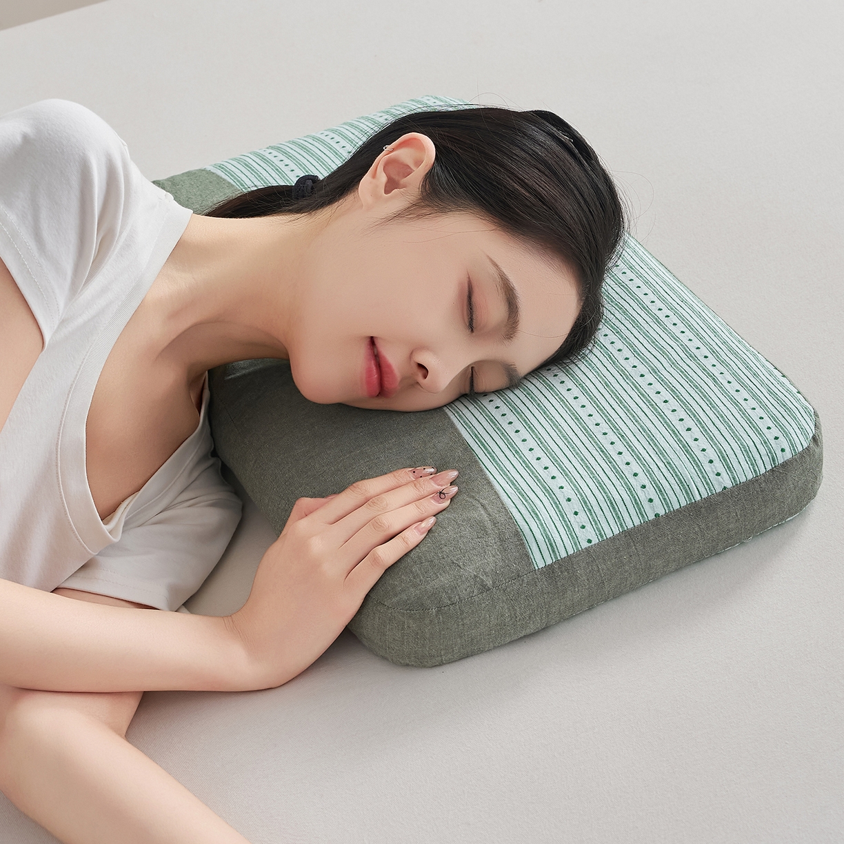 91家纺网 家纺一手货源 找家纺 乐可 2026新款彩条双拼枕荞麦枕香丸枕枕头枕芯 彩条双拼枕-香丸款-绿