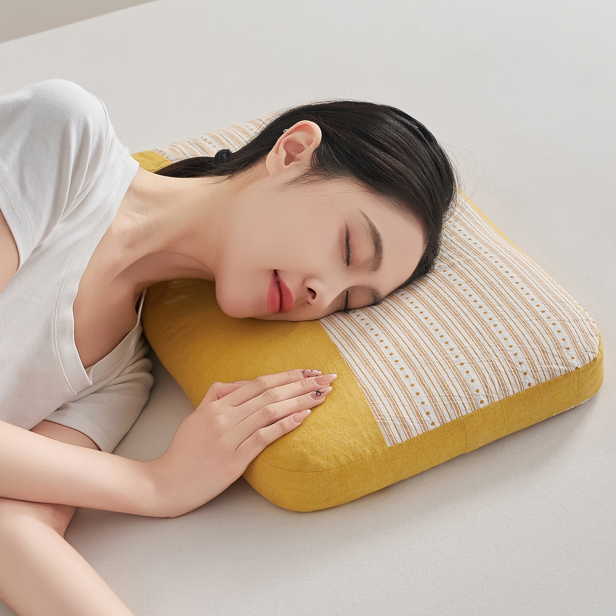 91家纺网 家纺一手货源 找家纺 乐可 2026新款彩条双拼枕荞麦枕香丸枕枕头枕芯 彩条双拼枕-香丸款-黄