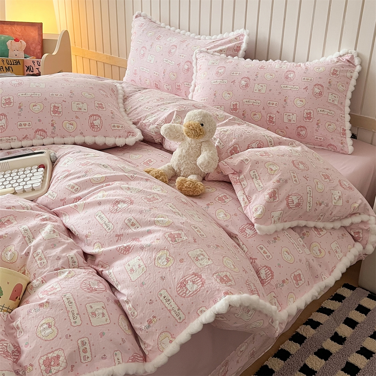 91家纺网 家纺一手货源 找家纺 （总）吾欢心 2026春夏新款古法水洗仿棉毛球花边款四件套