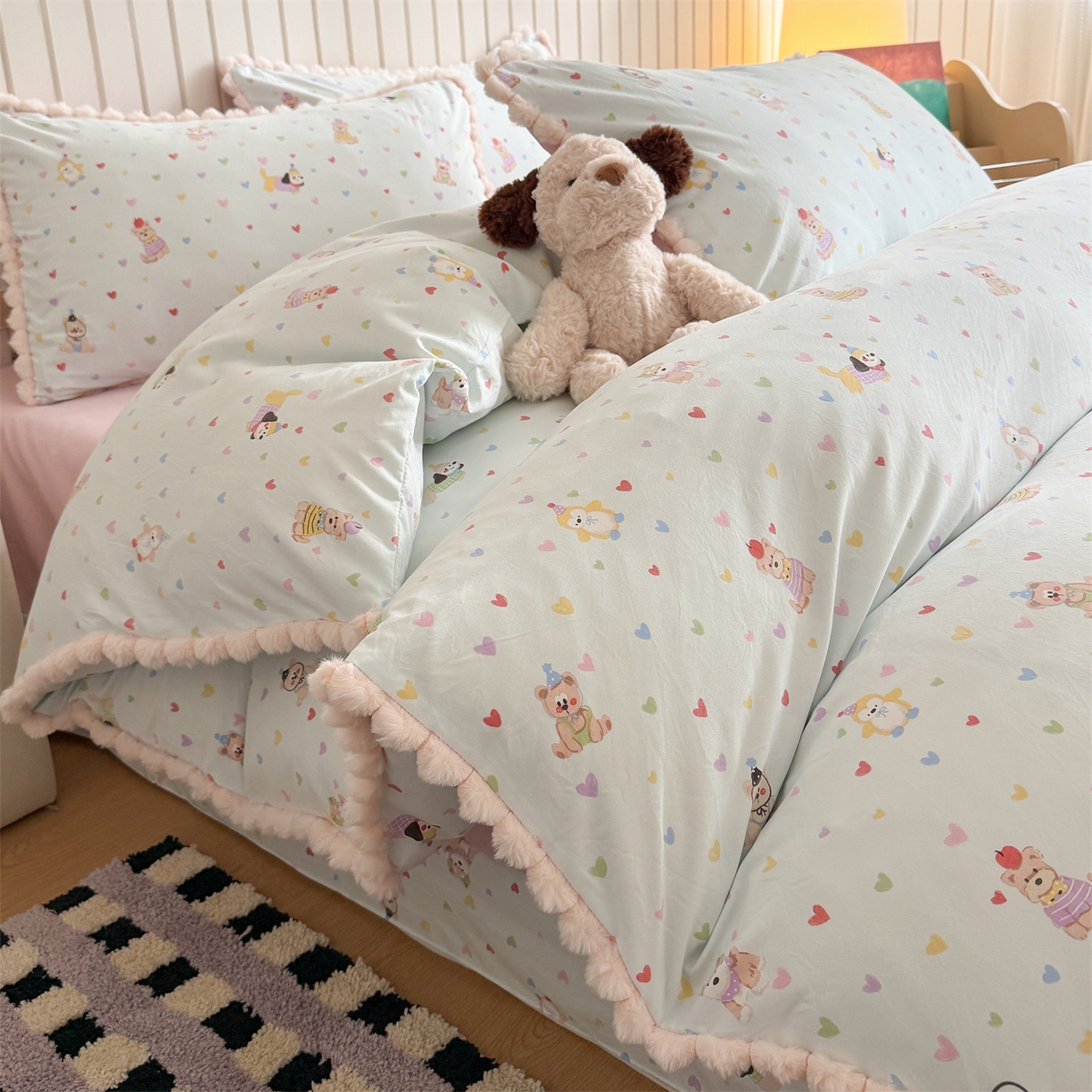 91家纺网 家纺一手货源 找家纺 吾欢心 2026春夏新款古法水洗仿棉毛球花边款四件套 甜心宝贝