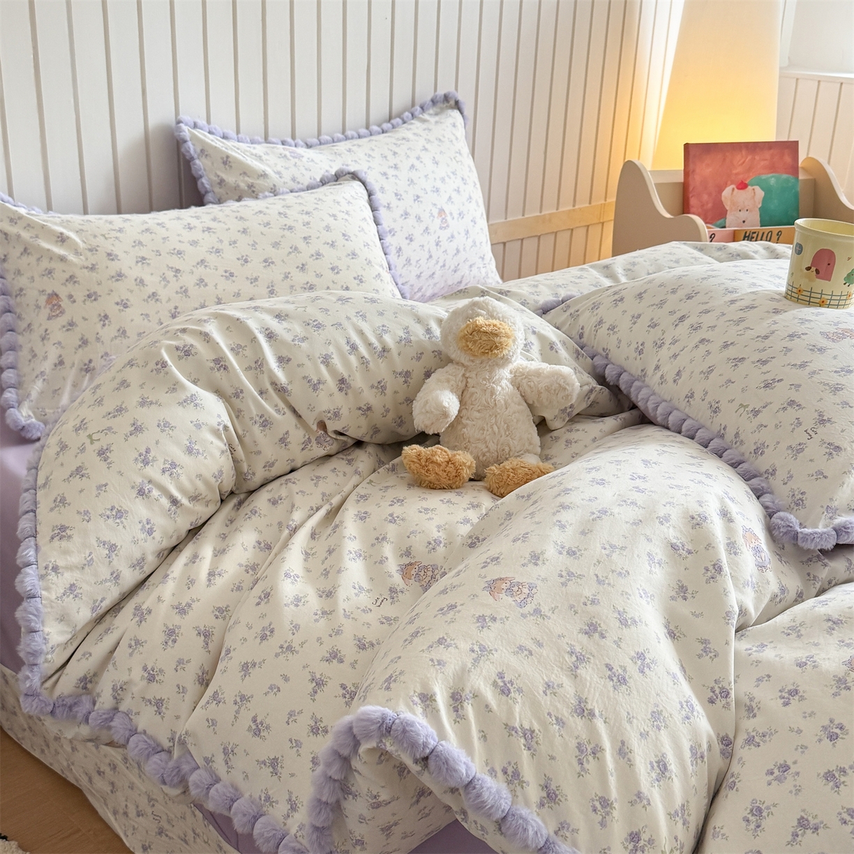 91家纺网 家纺一手货源 找家纺 吾欢心 2026春夏新款古法水洗仿棉毛球花边款四件套 丛林小兔