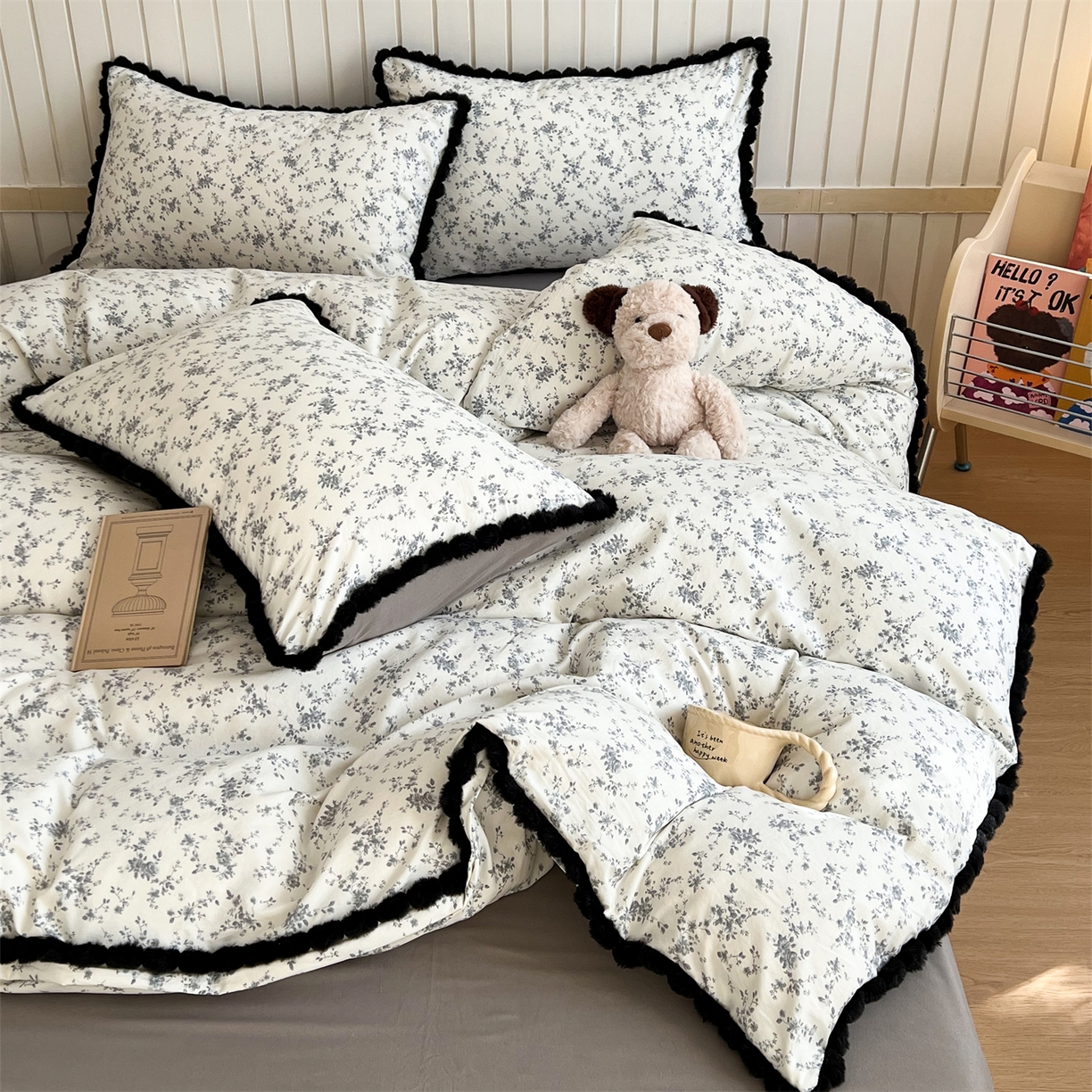 91家纺网 家纺一手货源 找家纺 吾欢心 2026春夏新款古法水洗仿棉毛球花边款四件套 茶野