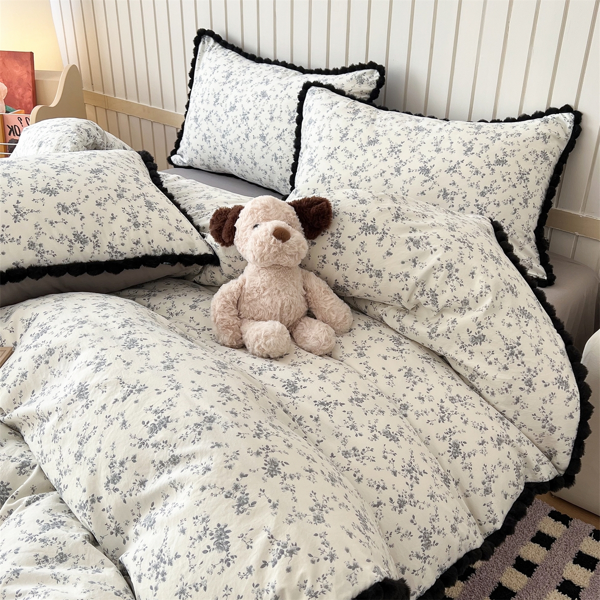 91家纺网 家纺一手货源 找家纺 吾欢心 2026春夏新款古法水洗仿棉毛球花边款四件套 茶野