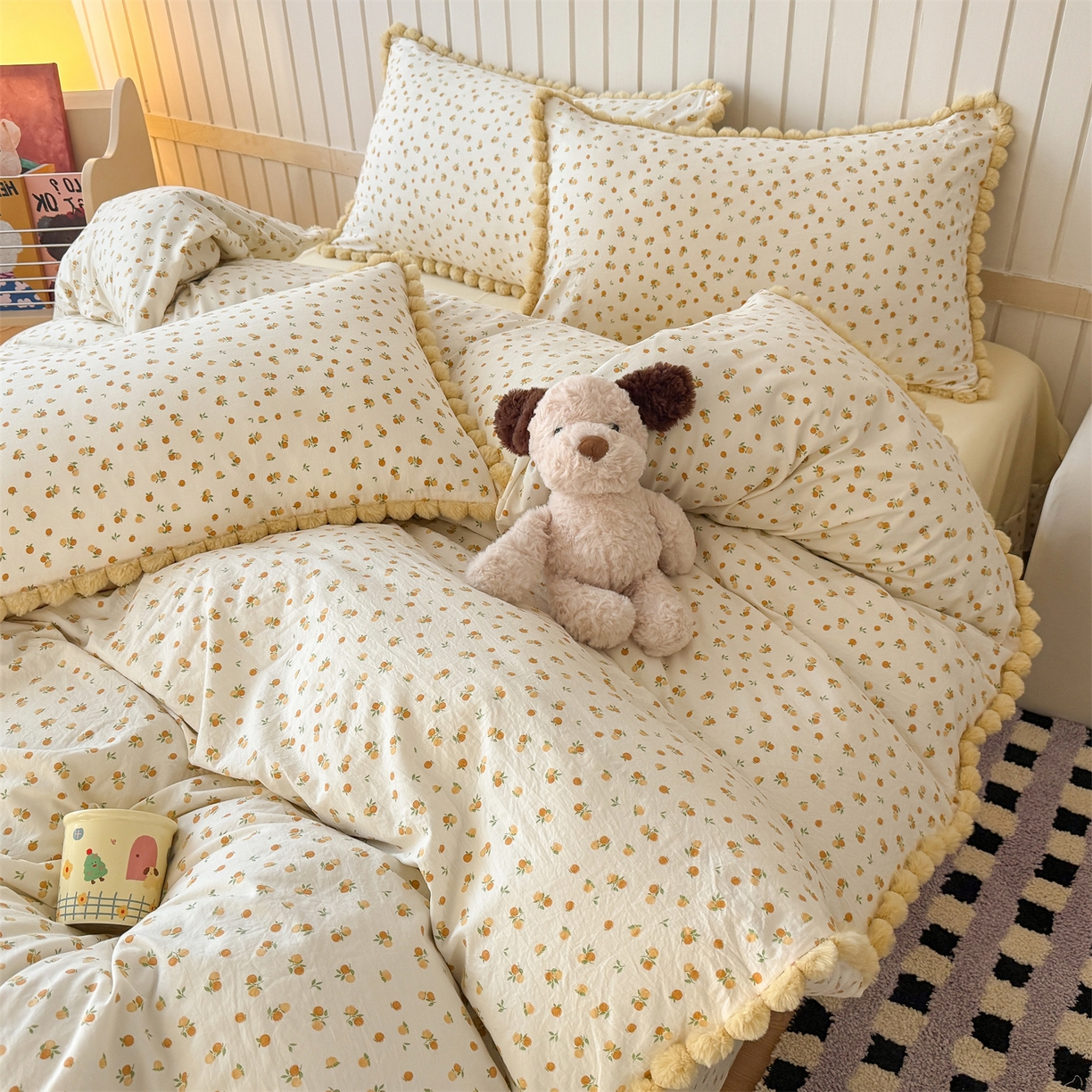 91家纺网 家纺一手货源 找家纺 吾欢心 2026春夏新款古法水洗仿棉毛球花边款四件套 小橘子