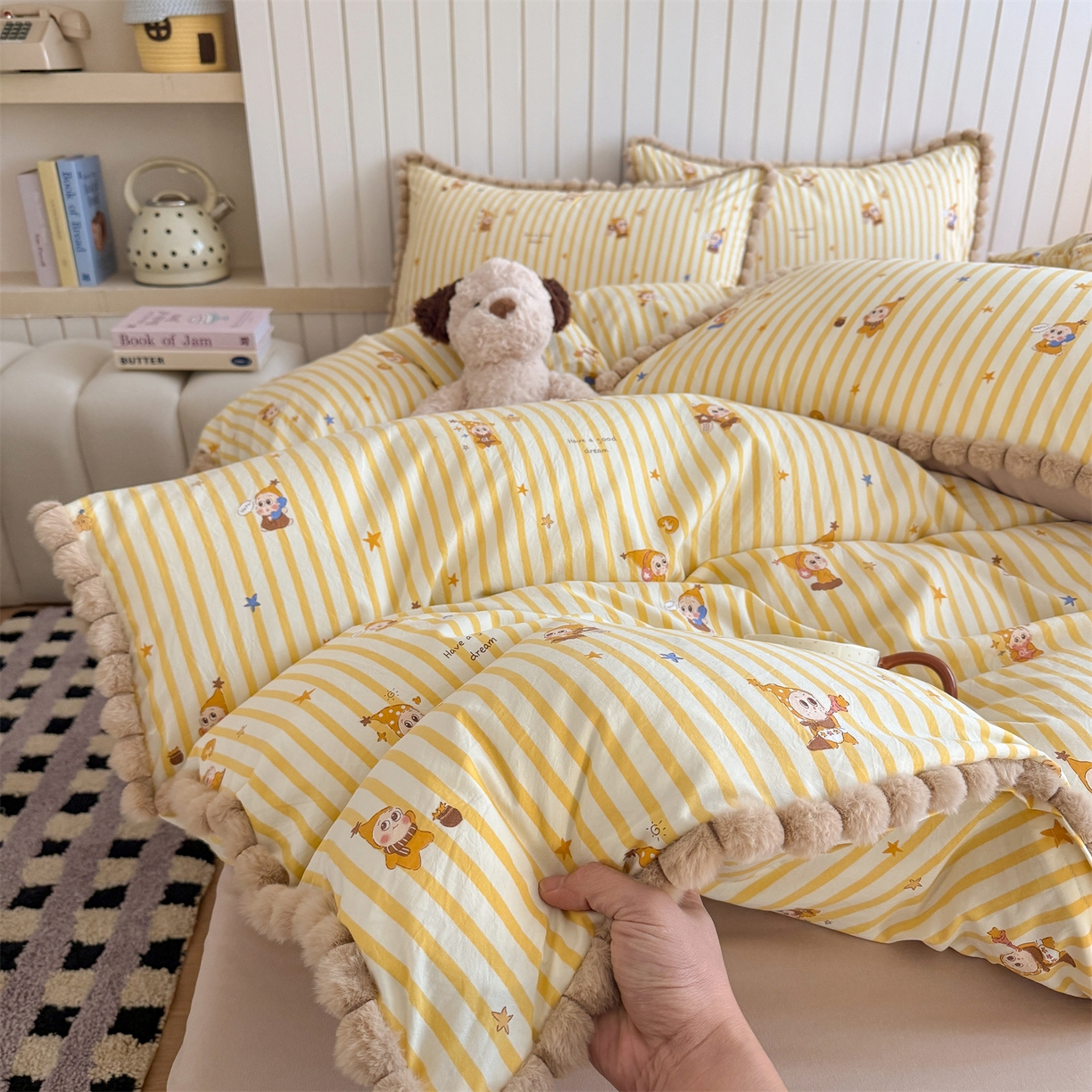 91家纺网 家纺一手货源 找家纺 吾欢心 2026春夏新款古法水洗仿棉毛球花边款四件套 萌星人