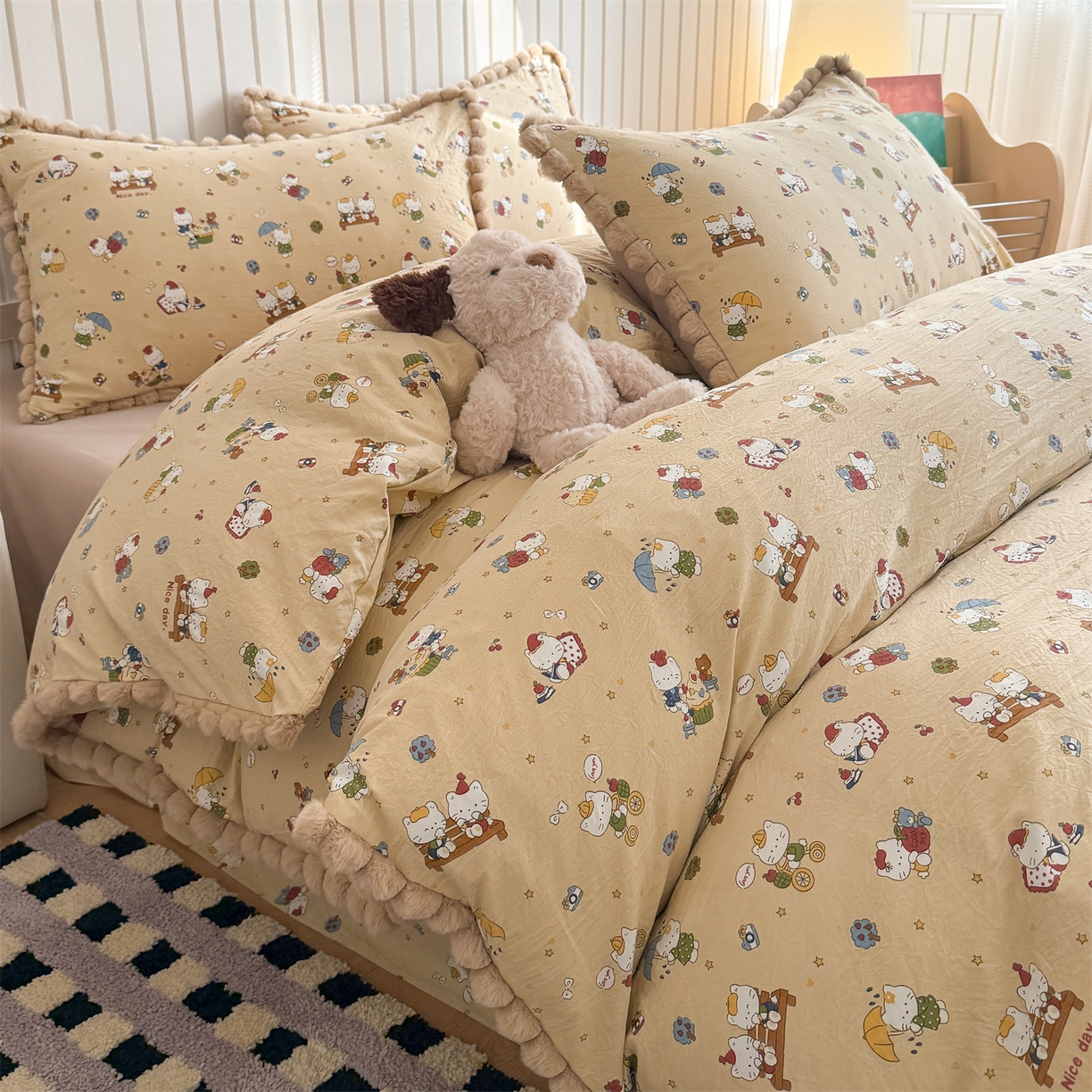 91家纺网 家纺一手货源 找家纺 吾欢心 2026春夏新款古法水洗仿棉毛球花边款四件套 猫猫乐园