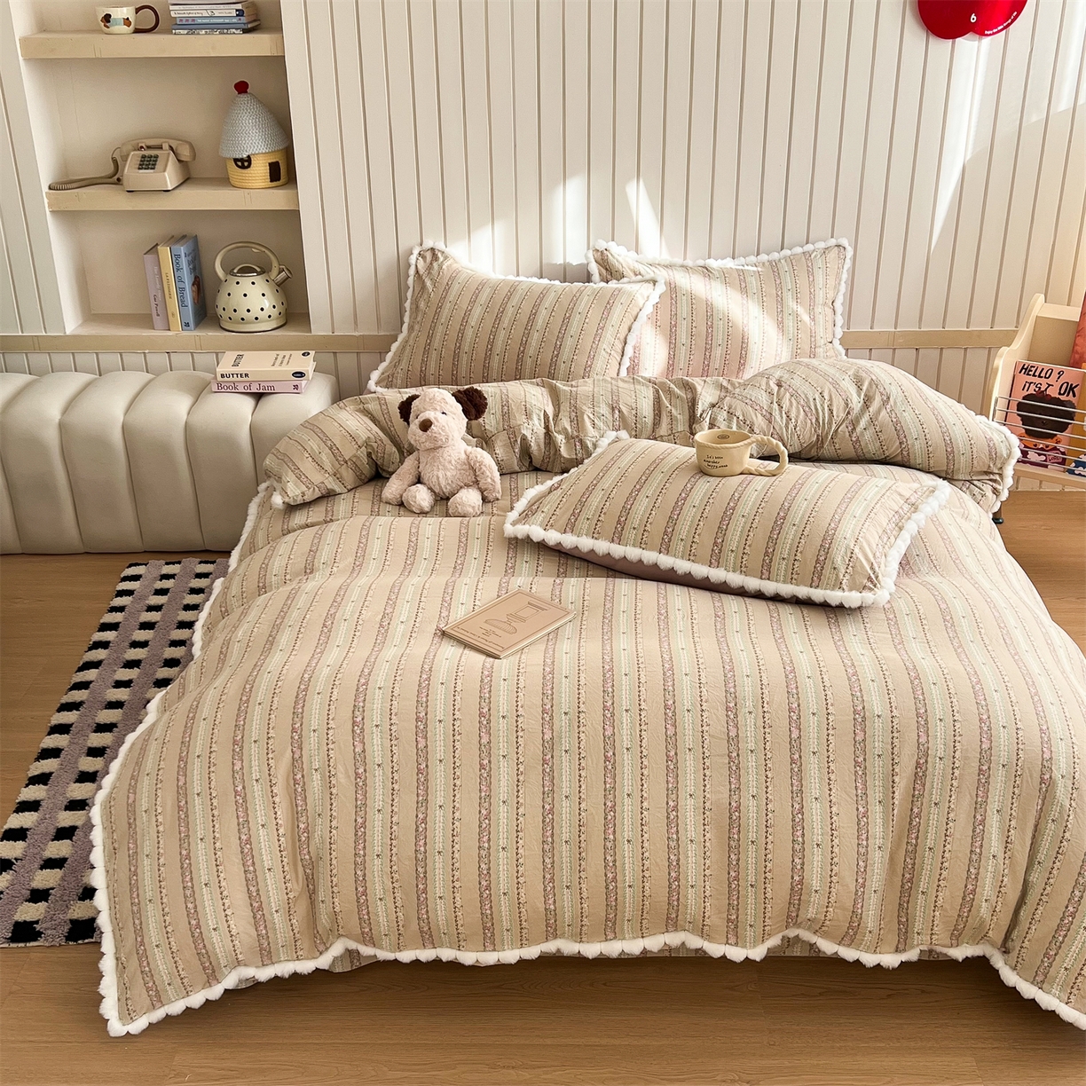 91家纺网 家纺一手货源 找家纺 吾欢心 2026春夏新款古法水洗仿棉毛球花边款四件套 椿屿