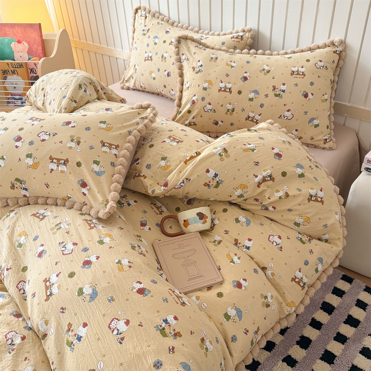 91家纺网 家纺一手货源 找家纺 吾欢心 2026春夏新款古法水洗仿棉毛球花边款四件套 猫猫乐园