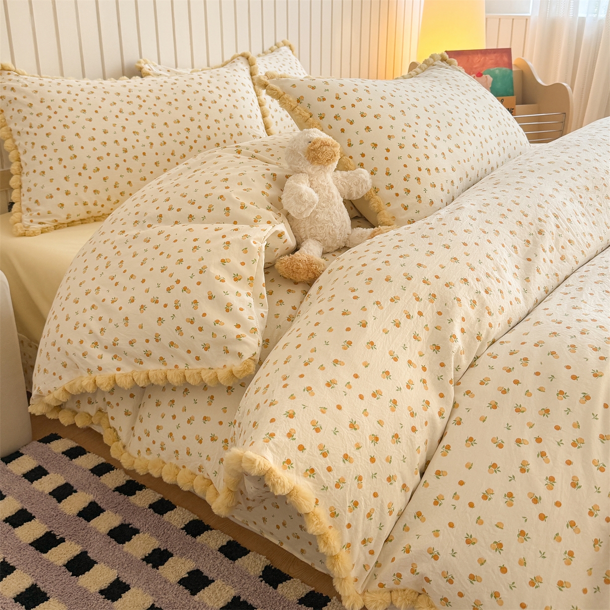 91家纺网 家纺一手货源 找家纺 吾欢心 2026春夏新款古法水洗仿棉毛球花边款四件套 小橘子