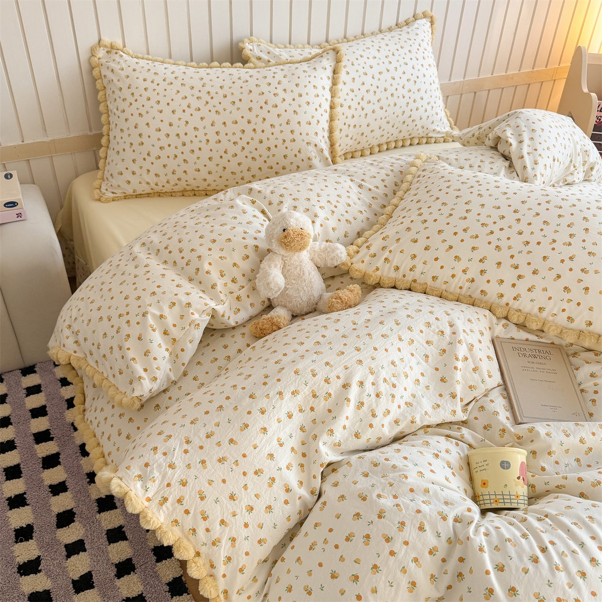 91家纺网 家纺一手货源 找家纺 吾欢心 2026春夏新款古法水洗仿棉毛球花边款四件套 小橘子