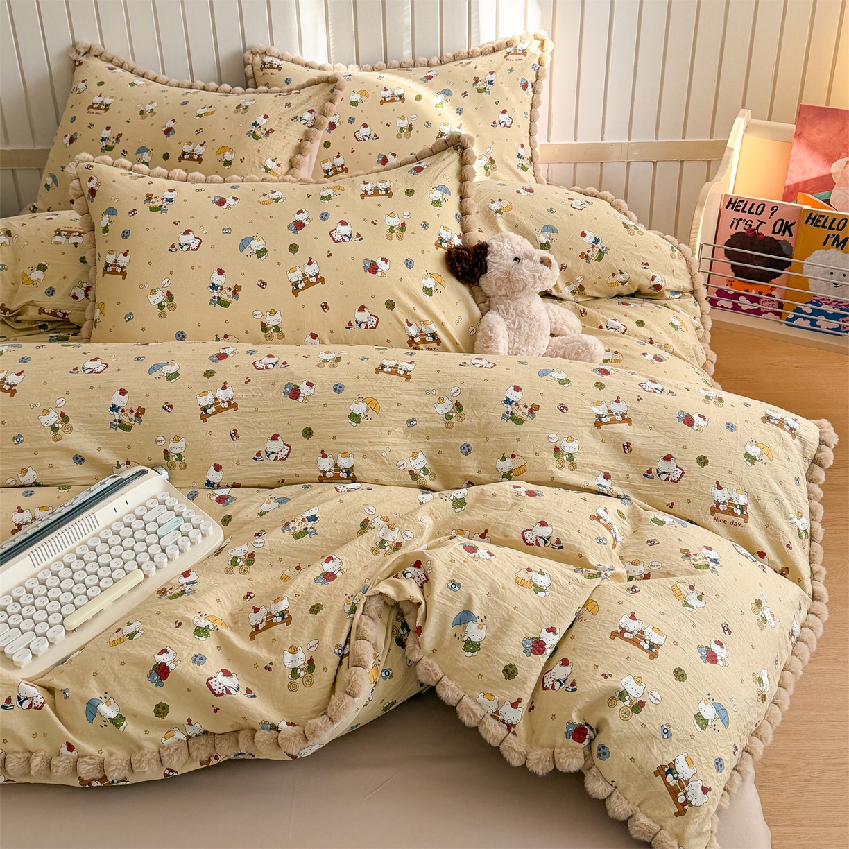 91家纺网 家纺一手货源 找家纺 吾欢心 2026春夏新款古法水洗仿棉毛球花边款四件套 猫猫乐园