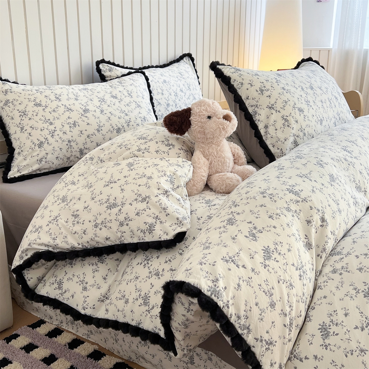 91家纺网 家纺一手货源 找家纺 吾欢心 2026春夏新款古法水洗仿棉毛球花边款四件套 茶野