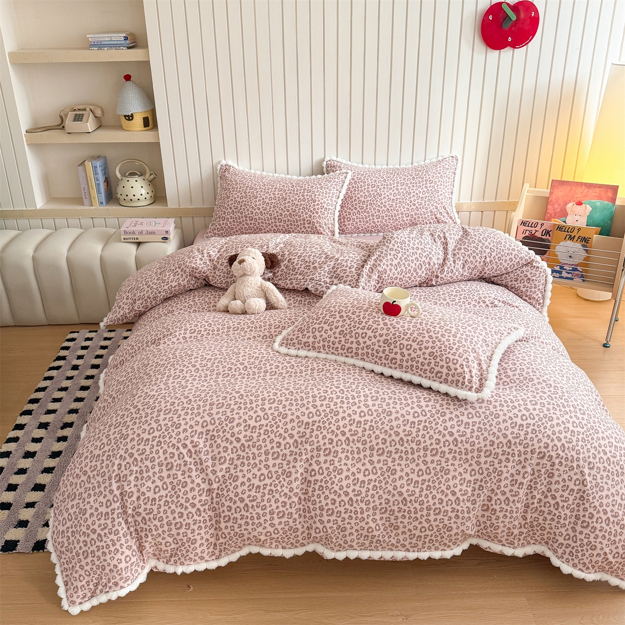 91家纺网 家纺一手货源 找家纺 吾欢心 2026春夏新款古法水洗仿棉毛球花边款四件套 粉豹纹