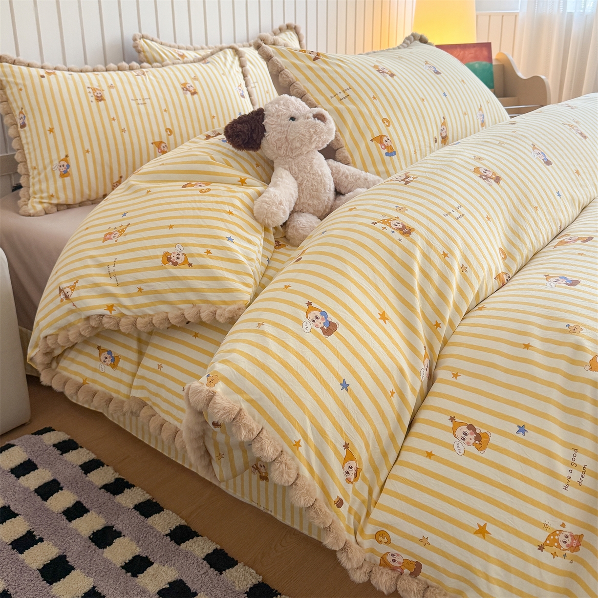 91家纺网 家纺一手货源 找家纺 吾欢心 2026春夏新款古法水洗仿棉毛球花边款四件套 萌星人