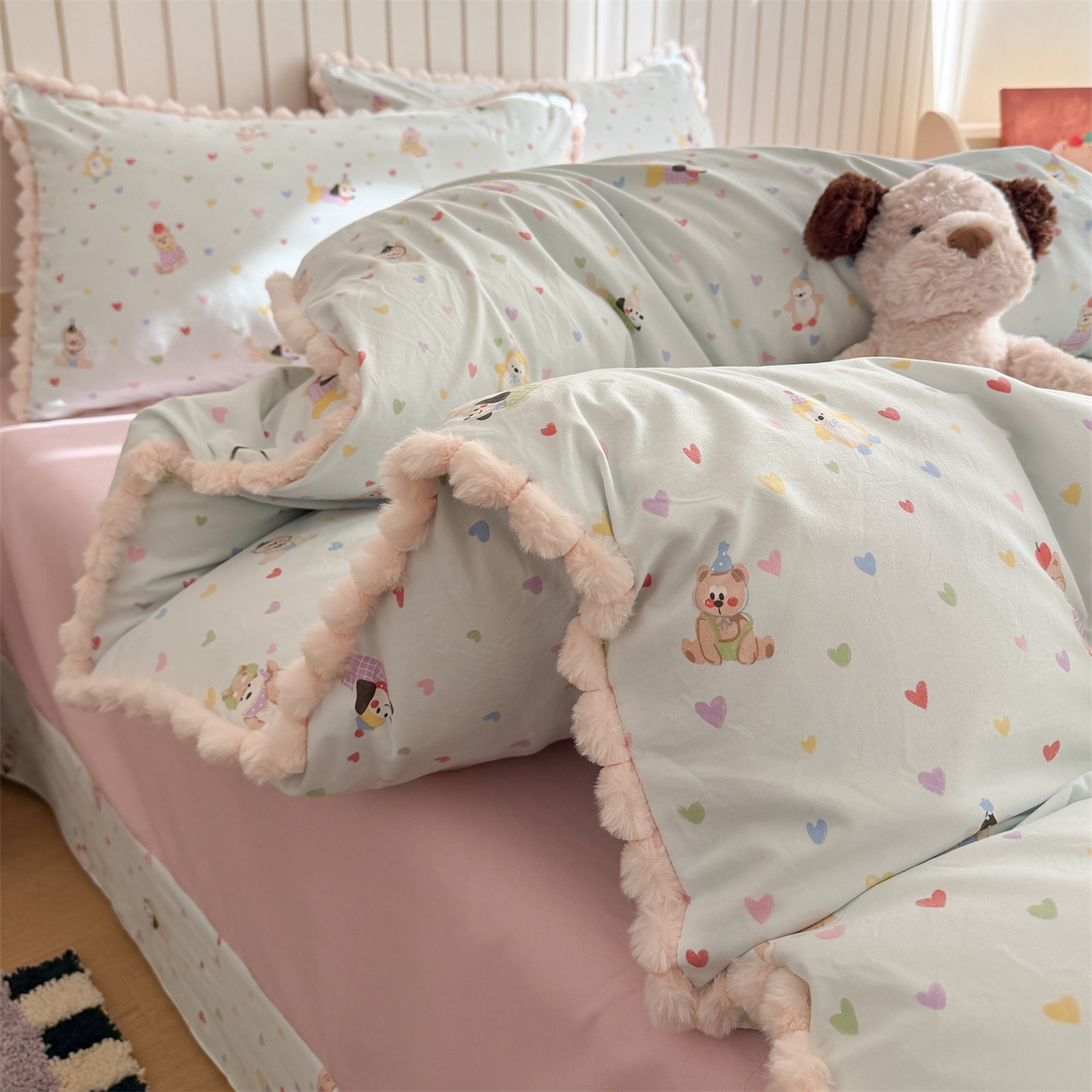 91家纺网 家纺一手货源 找家纺 吾欢心 2026春夏新款古法水洗仿棉毛球花边款四件套 甜心宝贝