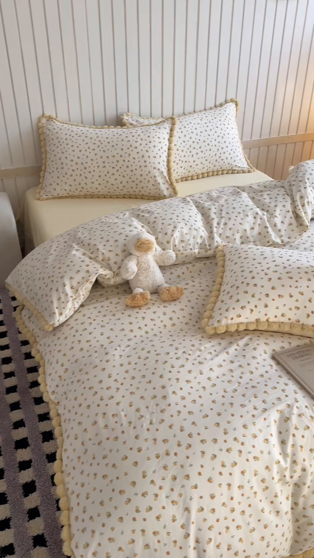 91家纺网 家纺一手货源 找家纺 吾欢心 2026春夏新款古法水洗仿棉毛球花边款四件套 小橘子