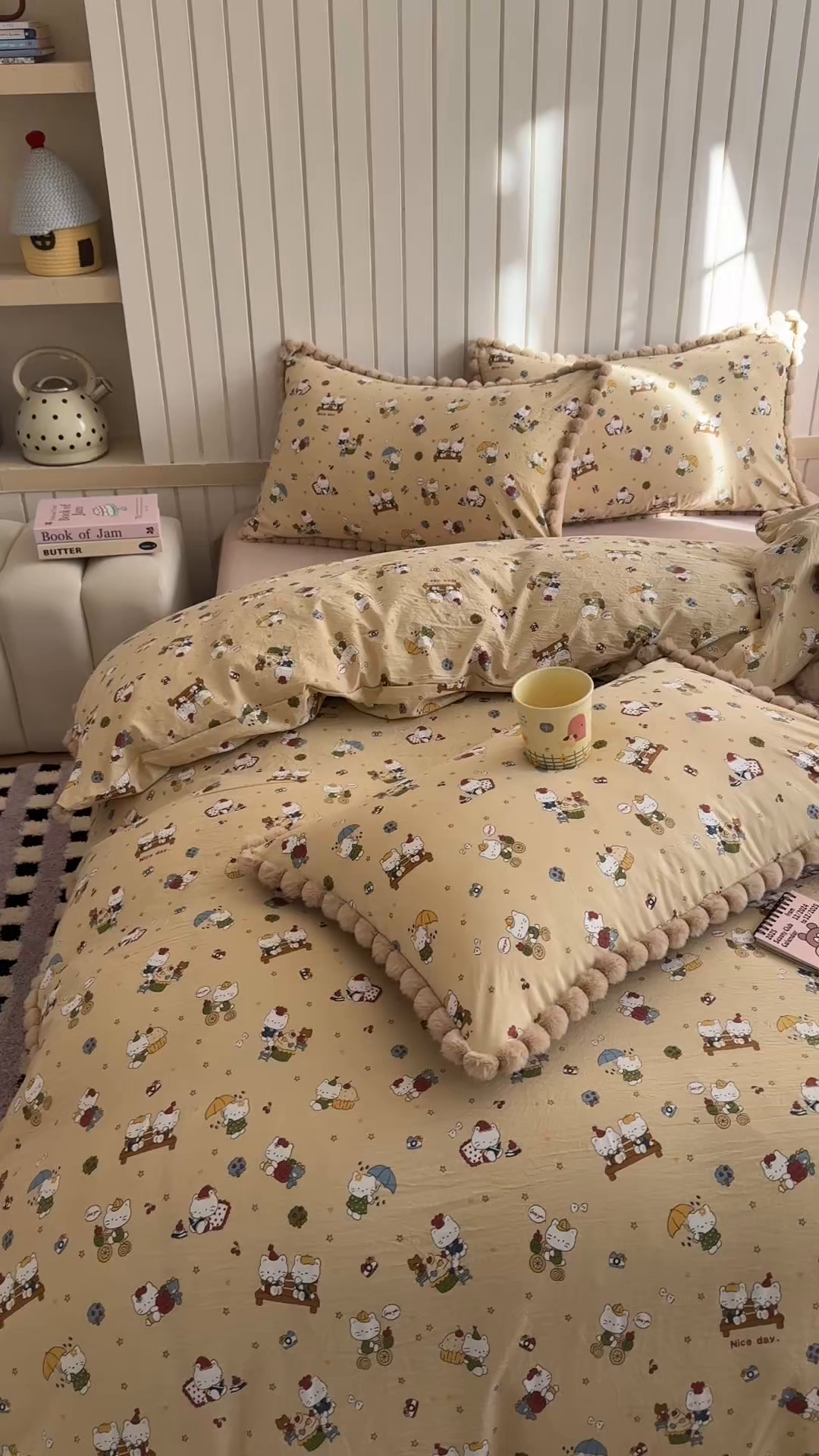 91家纺网 家纺一手货源 找家纺 吾欢心 2026春夏新款古法水洗仿棉毛球花边款四件套 猫猫乐园