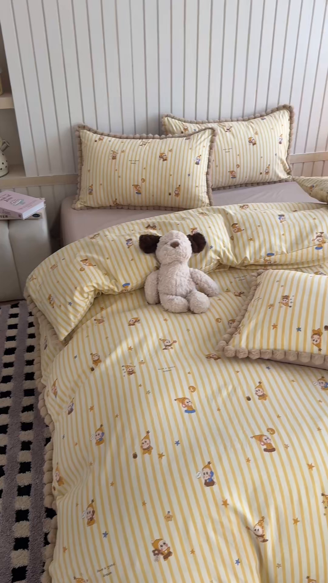 91家纺网 家纺一手货源 找家纺 吾欢心 2026春夏新款古法水洗仿棉毛球花边款四件套 萌星人