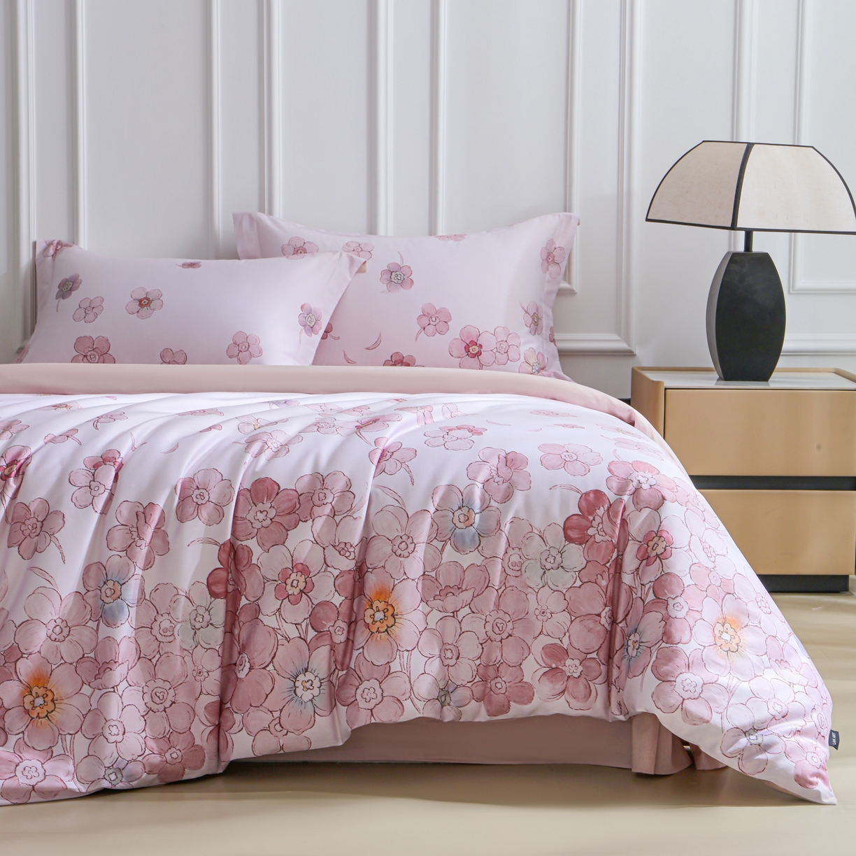 91家纺网 家纺一手货源 找家纺 洺兰家居 2025新款100支全棉新疆棉数码印花四件套长绒棉贴边床单床笠床上用品套件-专版（控价标准235加大255床笠245）春花烂漫-粉