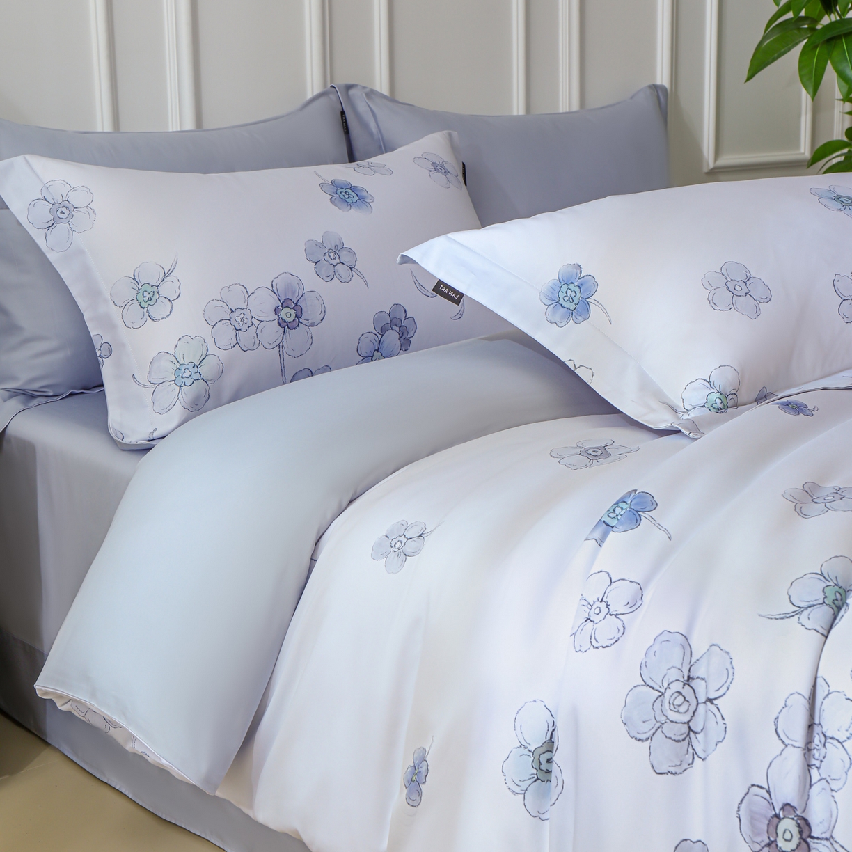 91家纺网 家纺一手货源 找家纺 洺兰家居 2025新款100支全棉新疆棉数码印花四件套长绒棉贴边床单床笠床上用品套件-专版（控价标准235加大255床笠245）春花烂漫-蓝