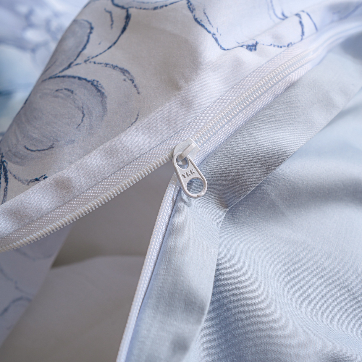 91家纺网 家纺一手货源 找家纺 洺兰家居 2025新款100支全棉新疆棉数码印花四件套长绒棉贴边床单床笠床上用品套件-专版（控价标准235加大255床笠245）春花烂漫-蓝