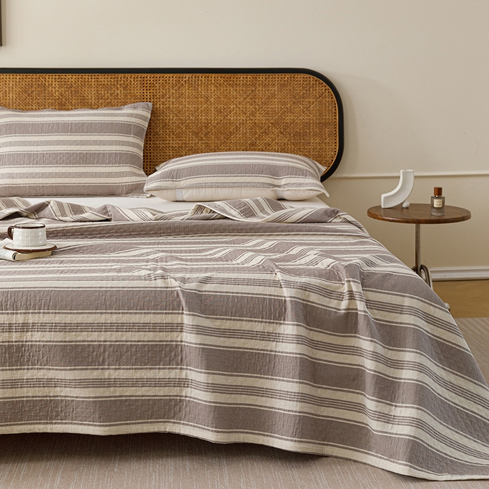 91家纺网 家纺一手货源 找家纺 悦然毛巾被 2026新款条纹全棉纯棉色织三层纱毛巾被休闲盖毯毯子 闲夏灰