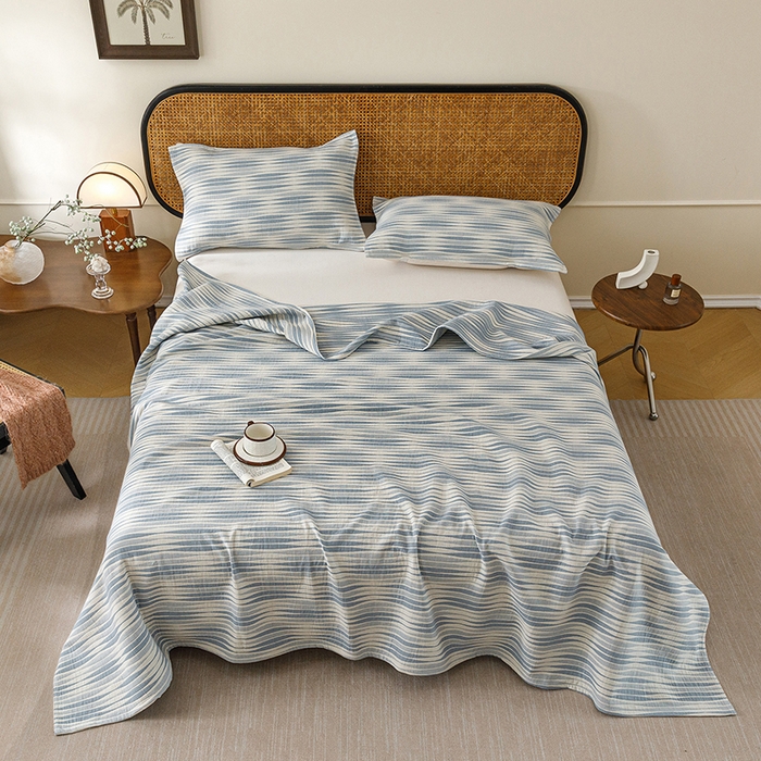 91家纺网 家纺一手货源 找家纺 悦然毛巾被 2026新款条纹全棉纯棉色织三层纱毛巾被休闲盖毯毯子 竹影蓝