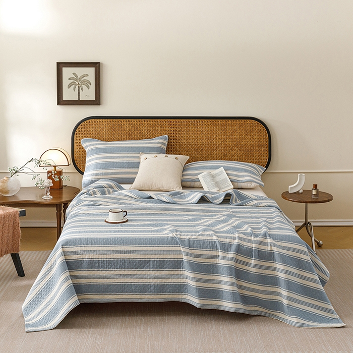 91家纺网 家纺一手货源 找家纺 悦然毛巾被 2026新款条纹全棉纯棉色织三层纱毛巾被休闲盖毯毯子 闲夏蓝