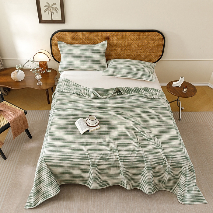 91家纺网 家纺一手货源 找家纺 悦然毛巾被 2026新款条纹全棉纯棉色织三层纱毛巾被休闲盖毯毯子 竹影绿