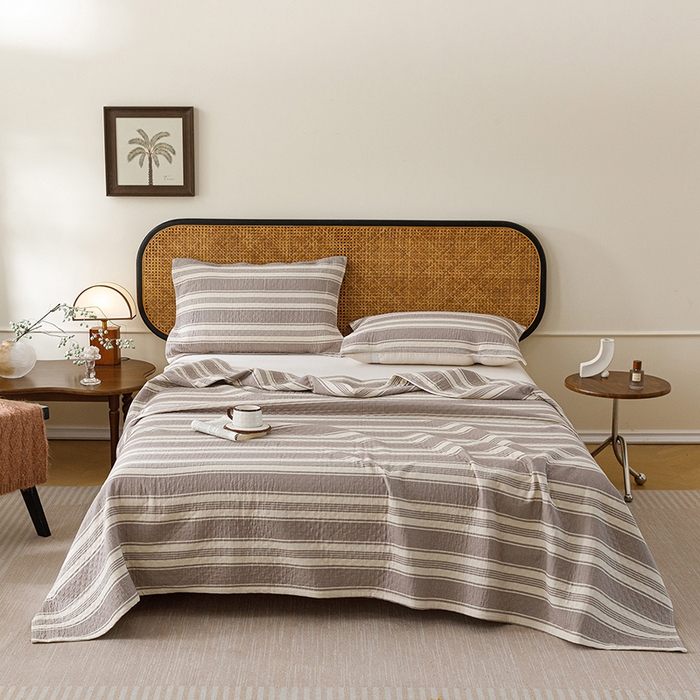 91家纺网 家纺一手货源 找家纺 悦然毛巾被 2026新款条纹全棉纯棉色织三层纱毛巾被休闲盖毯毯子 闲夏灰