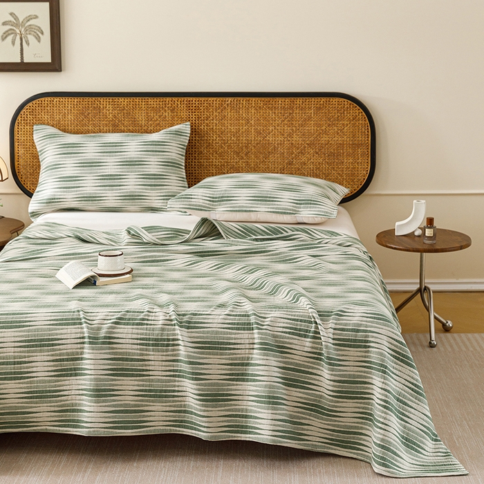 91家纺网 家纺一手货源 找家纺 悦然毛巾被 2026新款条纹全棉纯棉色织三层纱毛巾被休闲盖毯毯子 竹影绿