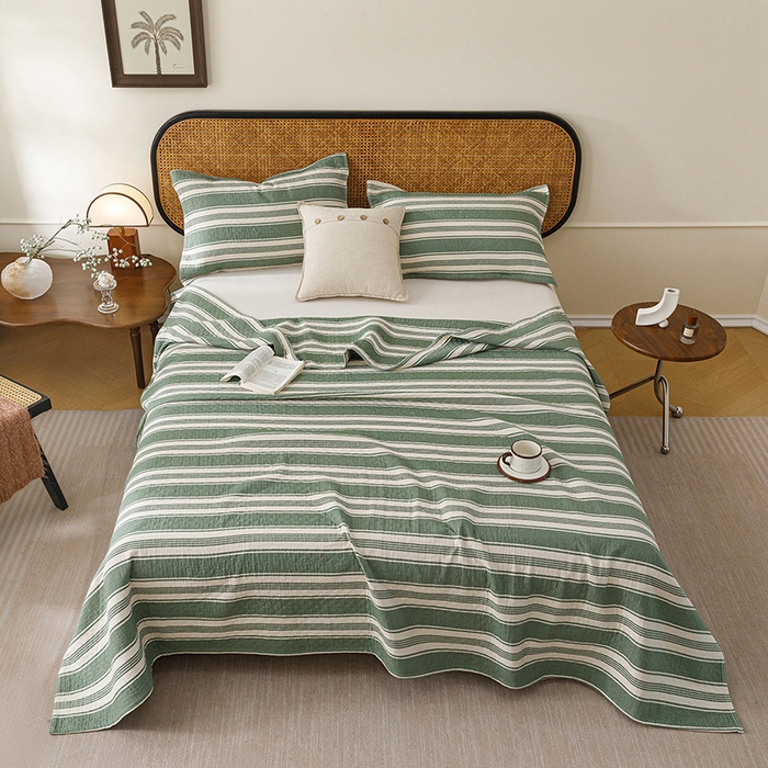 91家纺网 家纺一手货源 找家纺 悦然毛巾被 2026新款条纹全棉纯棉色织三层纱毛巾被休闲盖毯毯子 闲夏绿