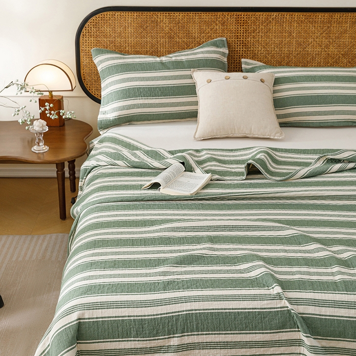 91家纺网 家纺一手货源 找家纺 悦然毛巾被 2026新款条纹全棉纯棉色织三层纱毛巾被休闲盖毯毯子 闲夏绿