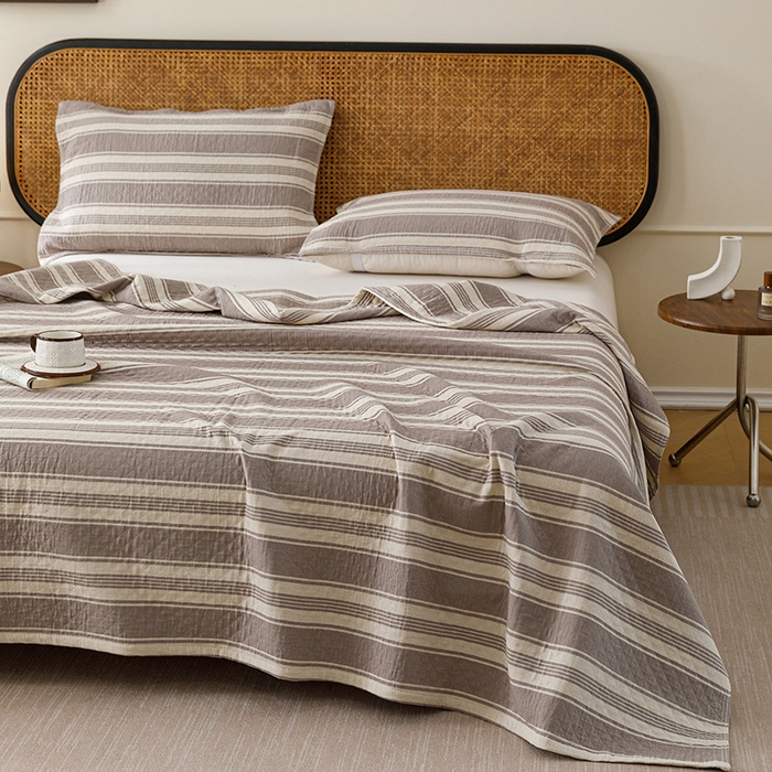 91家纺网 家纺一手货源 找家纺 悦然毛巾被 2026新款条纹全棉纯棉色织三层纱毛巾被休闲盖毯毯子 闲夏灰