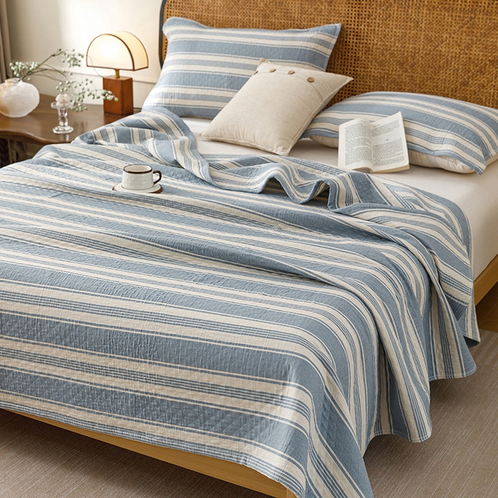 91家纺网 家纺一手货源 找家纺 悦然毛巾被 2026新款条纹全棉纯棉色织三层纱毛巾被休闲盖毯毯子 闲夏蓝