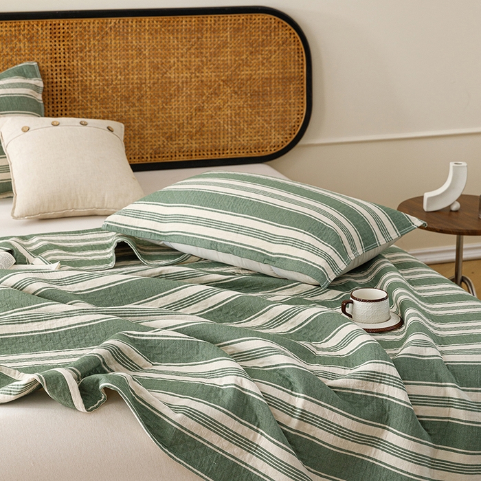 91家纺网 家纺一手货源 找家纺 悦然毛巾被 2026新款条纹全棉纯棉色织三层纱毛巾被休闲盖毯毯子 闲夏绿