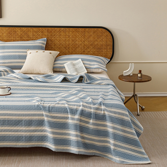 91家纺网 家纺一手货源 找家纺 悦然毛巾被 2026新款条纹全棉纯棉色织三层纱毛巾被休闲盖毯毯子 闲夏蓝