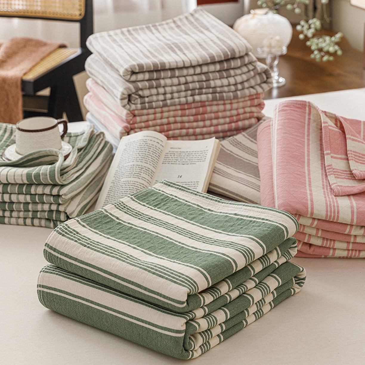 91家纺网 家纺一手货源 找家纺 悦然毛巾被 2026新款条纹全棉纯棉色织三层纱毛巾被休闲盖毯毯子 组合图仅供展示不可下单