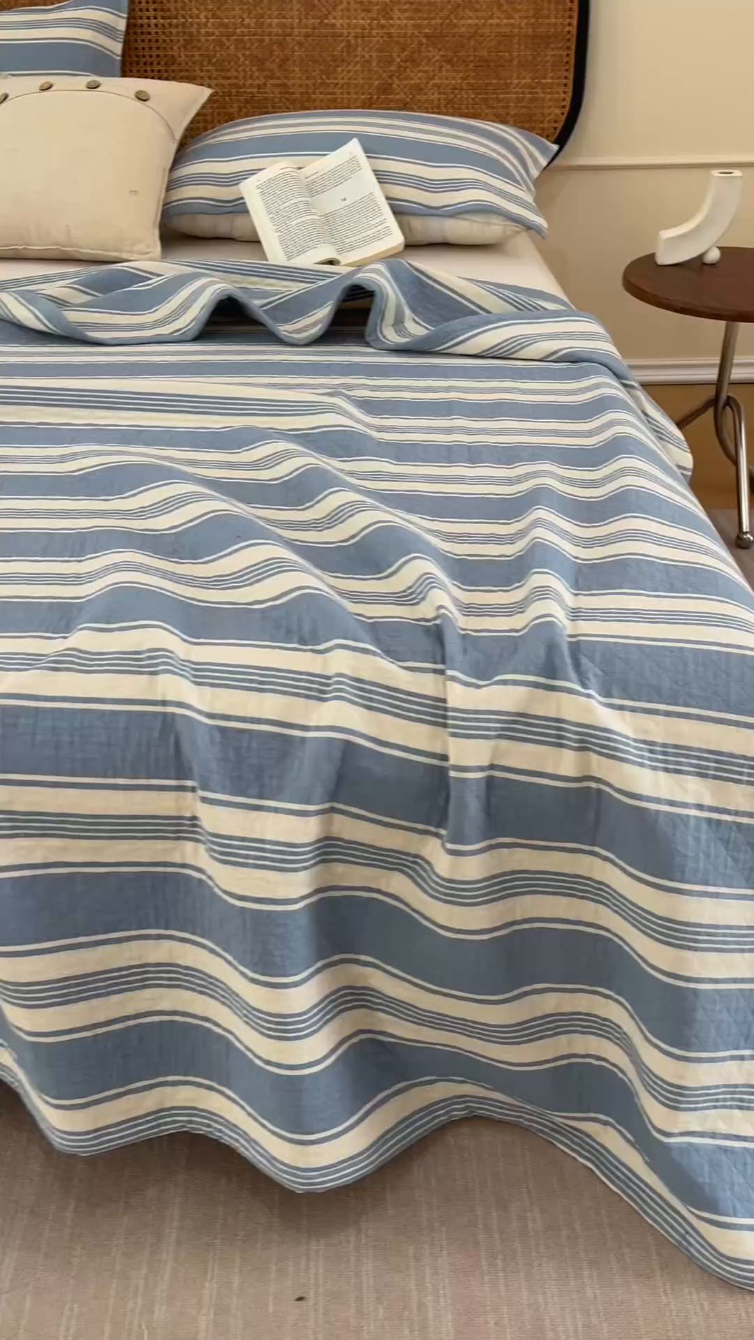 91家纺网 家纺一手货源 找家纺 悦然毛巾被 2026新款条纹全棉纯棉色织三层纱毛巾被休闲盖毯毯子 闲夏蓝