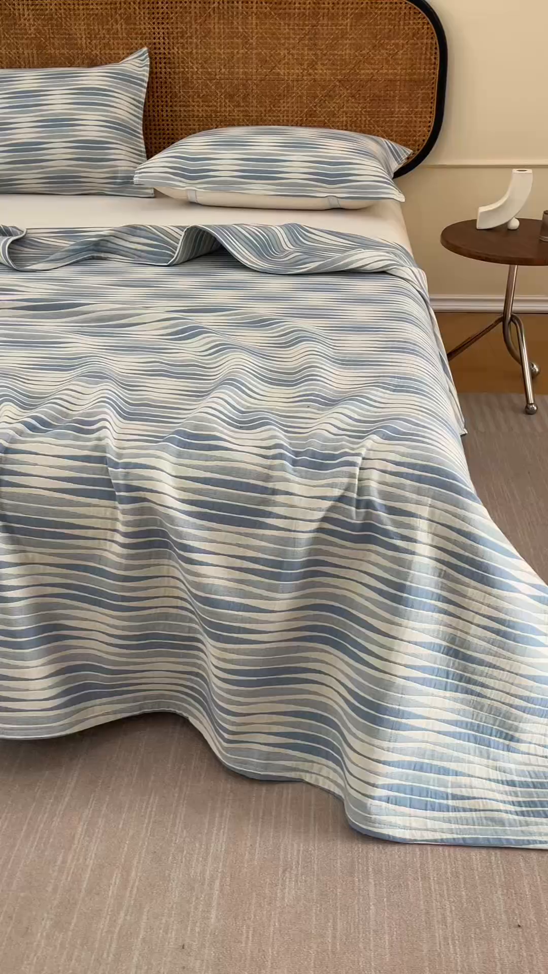 91家纺网 家纺一手货源 找家纺 悦然毛巾被 2026新款条纹全棉纯棉色织三层纱毛巾被休闲盖毯毯子 竹影蓝