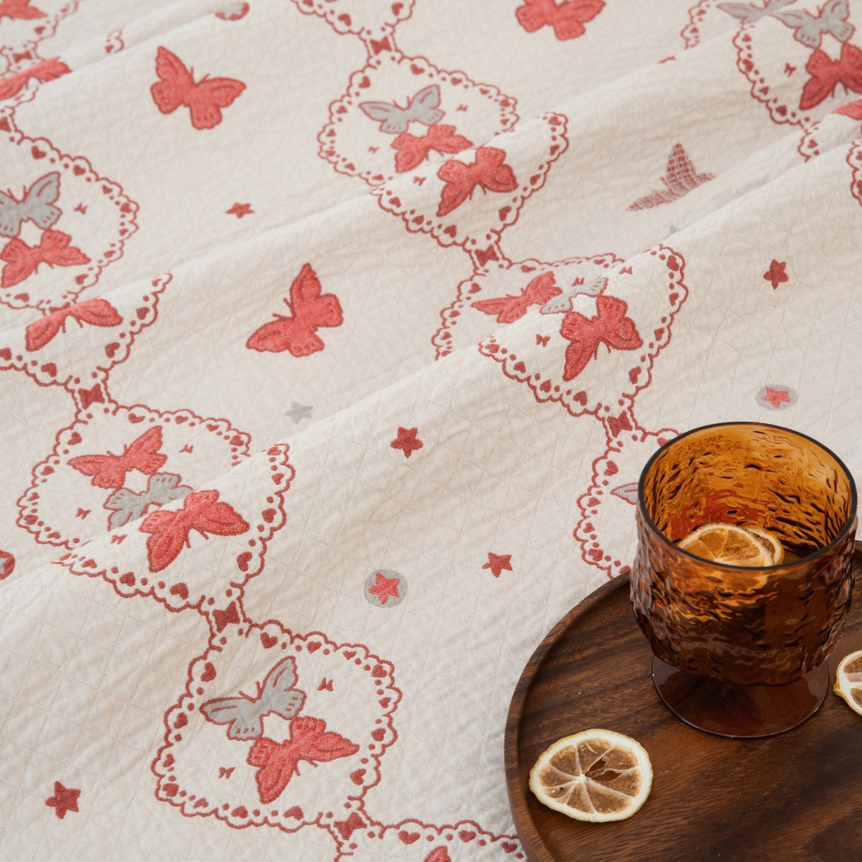 91家纺网 家纺一手货源 找家纺 松色家居 2026新款全棉多层纱的全棉色织提花床盖 菱纹蝶