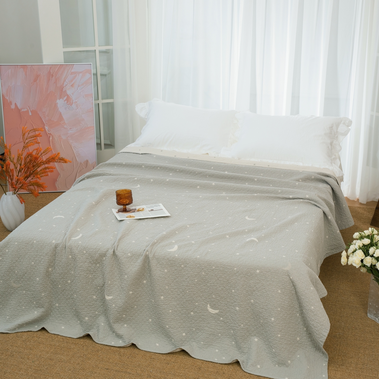 91家纺网 家纺一手货源 找家纺 松色家居 2026新款全棉多层纱的全棉色织提花床盖 浅灰星月