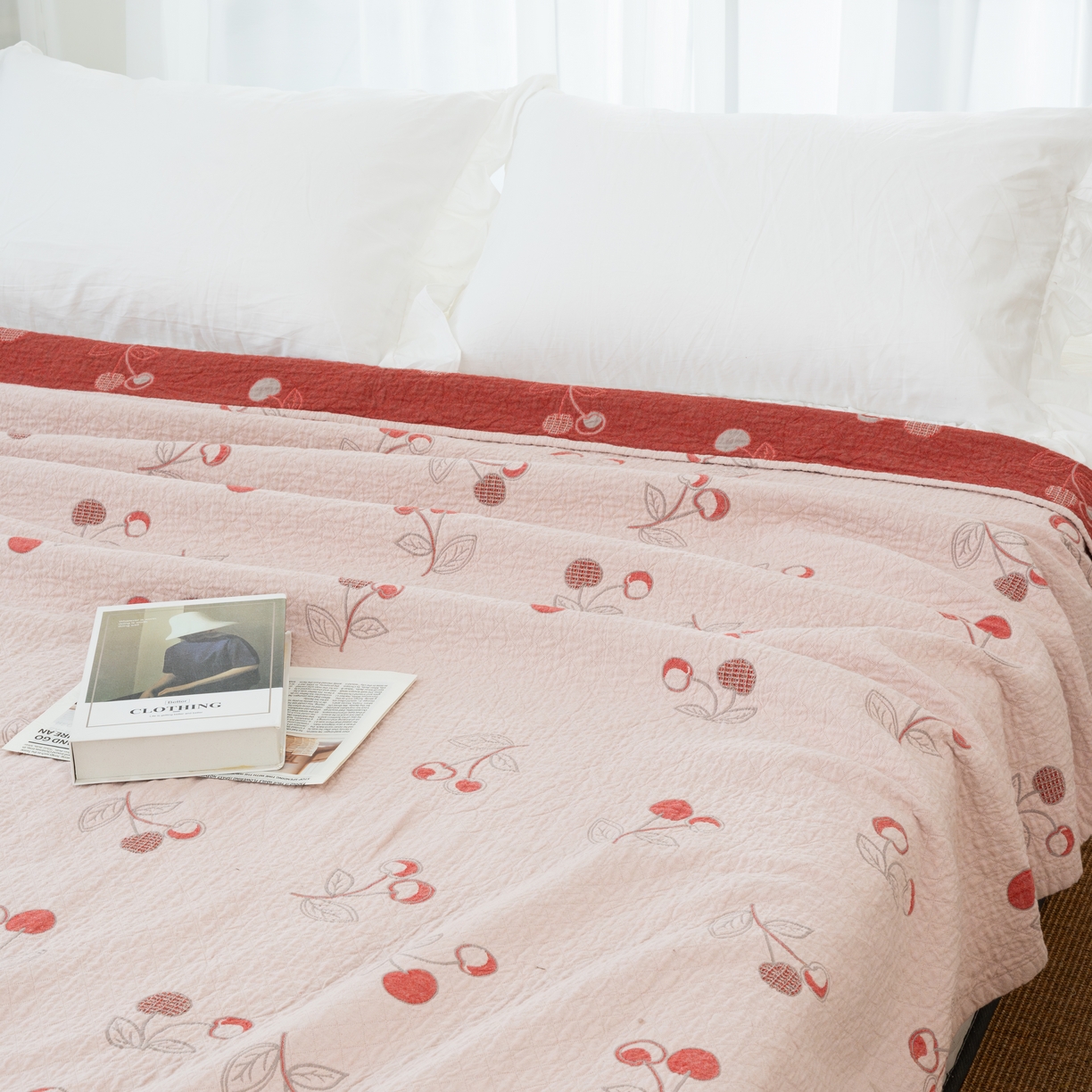 91家纺网 家纺一手货源 找家纺 松色家居 2026新款全棉多层纱的全棉色织提花床盖 甜樱漫步