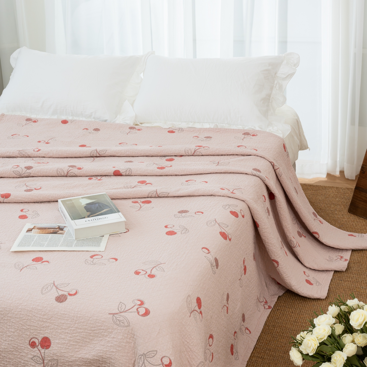 91家纺网 家纺一手货源 找家纺 松色家居 2026新款全棉多层纱的全棉色织提花床盖 甜樱漫步