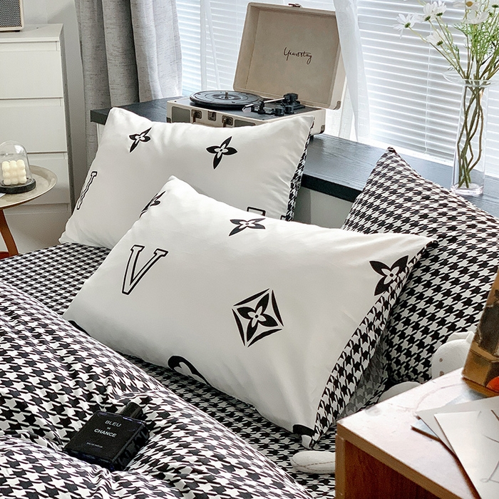 91家纺网 家纺一手货源 找家纺 朵希曼 2026新款全棉北欧黑白极简系列四件套 复古摩登